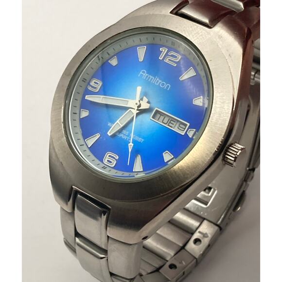 Armitron Mens Womens Day Date Time Watch 40mm New Battery Wrist 5.5-5.75 WR - Picture 1 of 8